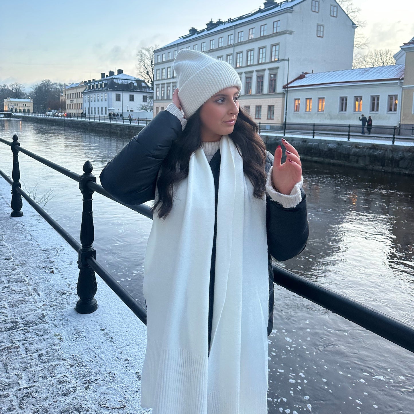 Knitted Scarf 01.WHITE
