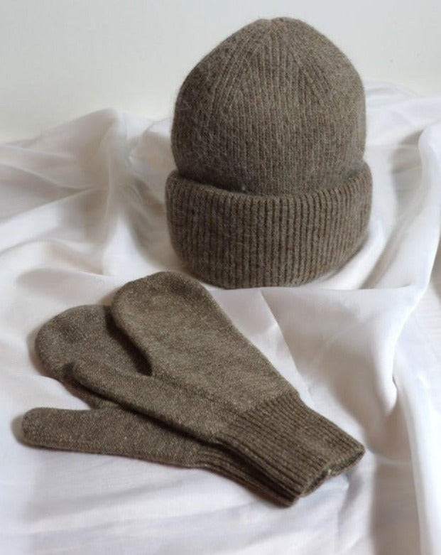 Knitted Mittens 01. HAZEL