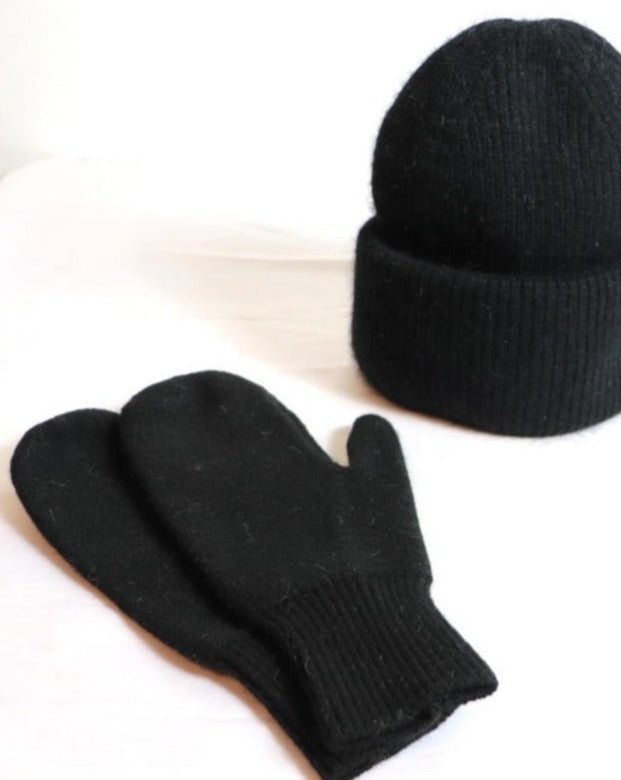 Knitted Mittens 01. BLACK